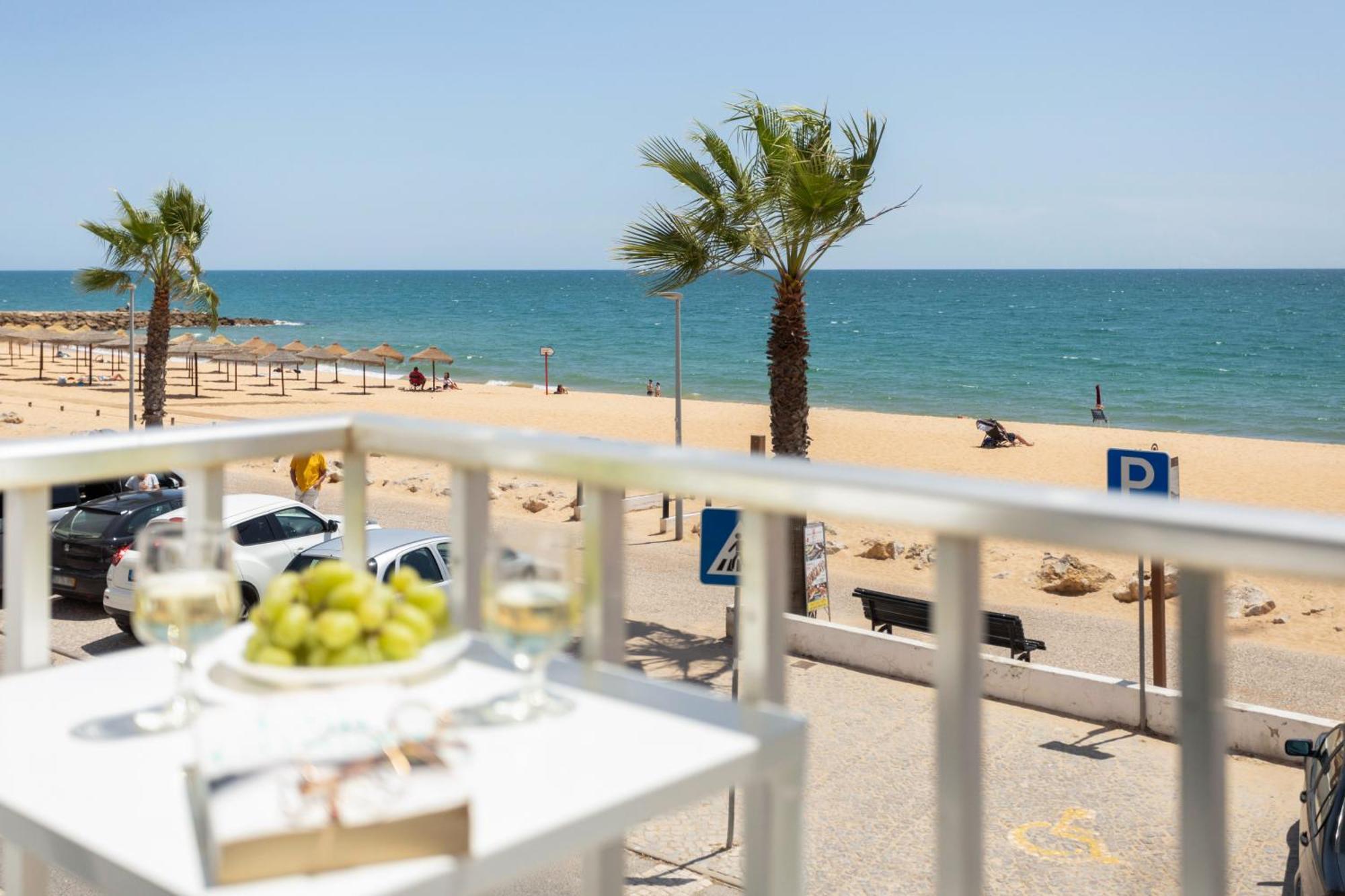 Centralgarve - Stunning Beach Front Studio - Astro Куартейра Номер фото